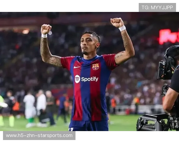 拉菲尼亚快速插上助攻佩德里破网